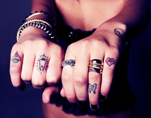 Татуировка на пальцах